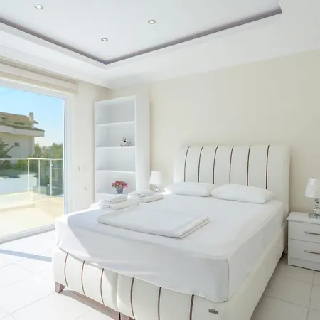 Four Seasons 8 * فتحية